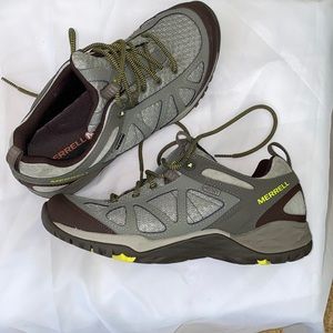 NWOT Merrill Siren Sport Q2 Dusty Olive